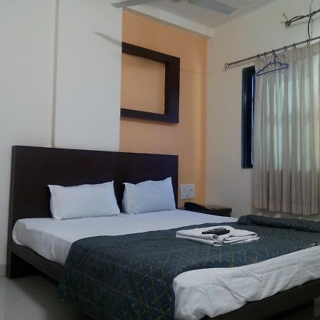 Hotel Parth Executive Latur Екстер'єр фото