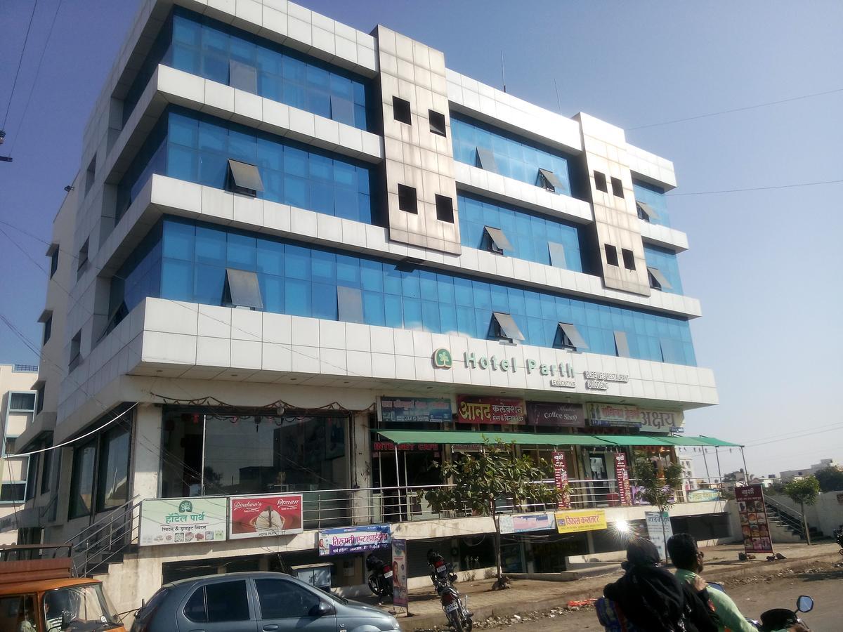 Hotel Parth Executive Latur Екстер'єр фото