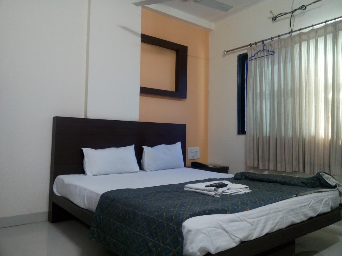 Hotel Parth Executive Latur Екстер'єр фото