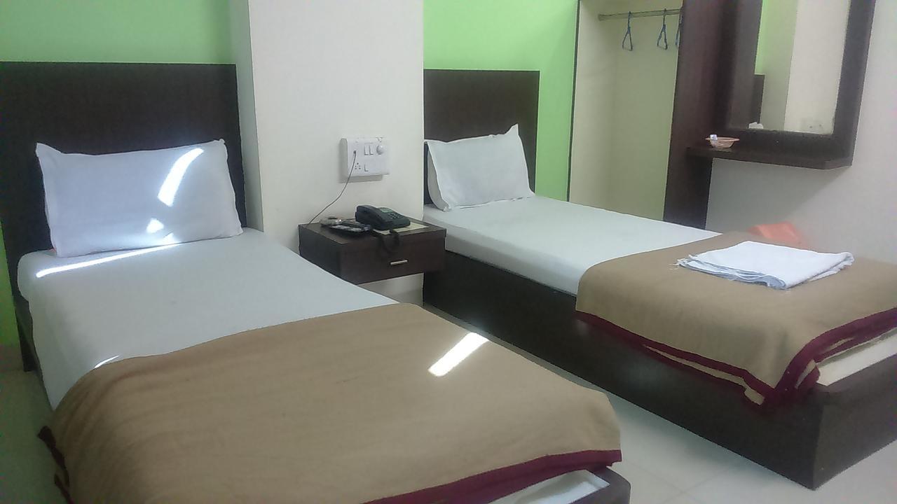 Hotel Parth Executive Latur Екстер'єр фото