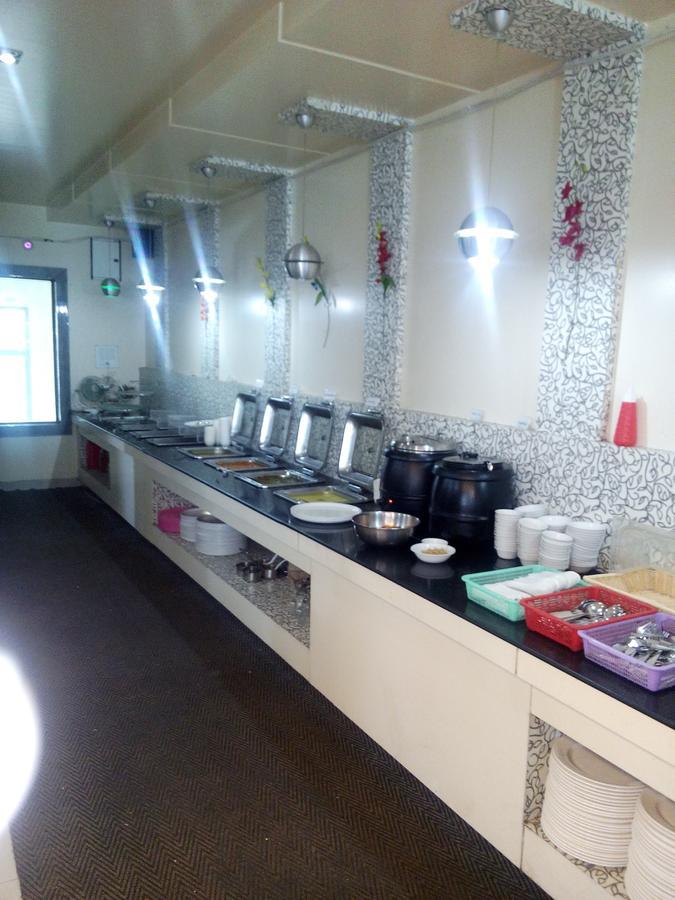 Hotel Parth Executive Latur Екстер'єр фото